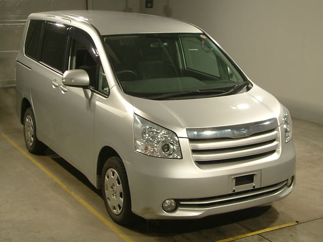 toyota noah левый руль